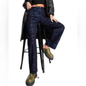 Baggy Jeans in metallic blue